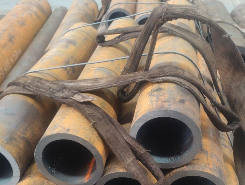 达尔罕茂明安联合15CrMoG无缝钢管切割