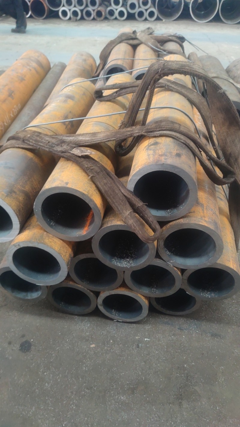 达尔罕茂明安联合达尔罕茂明安联合达尔罕茂明安联合15CrMoG无缝钢管切割